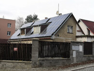 Solární panely na rodinném domě