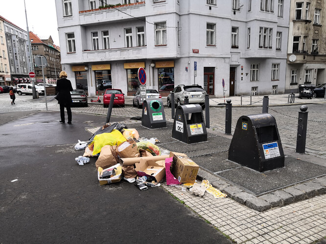 Pokud toto v Praze uvidíte, můžete to nahlásit hlavnímu městu ve webové aplikace Moje Praha – Odpady.