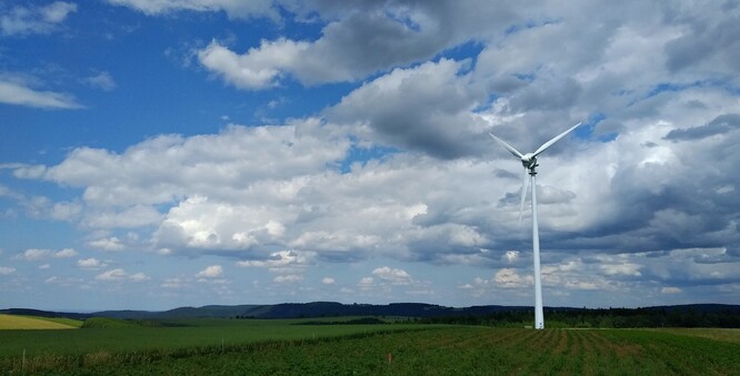 Větrná elektrárna v německé části Krušných hor, nedaleko obce Hermsdorf