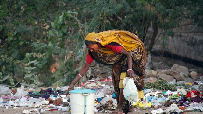 Ovzduší v Dillí je nejšpinavější na světě a přispívá k tomu i nesprávné zacházení s odpady.