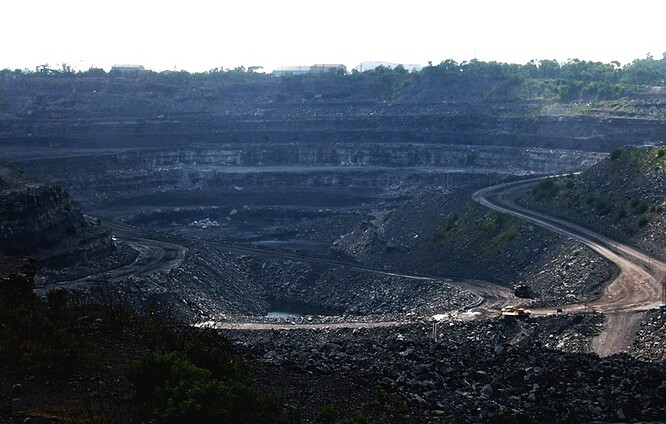 Indické uhlí je jedno z nejméně kvalitních (a atmosféru nejvíce znečišťujících), takže dle platných regulí nemůže být ve větší míře využíváno ani v indickém těžkém a energetickém průmyslu.