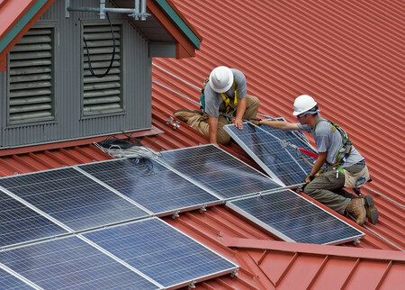 Obnovíme podporu pro malé, domácí obnovitelné zdroje, jako jsou solární panely na střechách domů či malé větrné elektrárny, říkají zelení