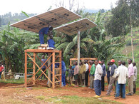 Instalace fotovoltaických panelů ve Rwandě