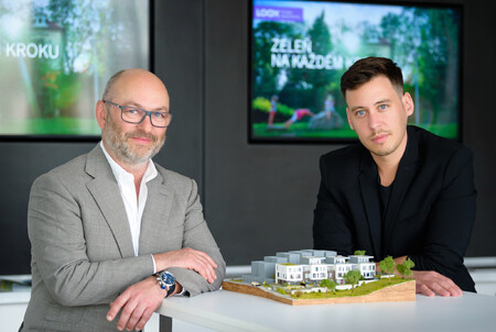 Jaroslav Vondřička (vlevo), ředitel společnosti V Invest, a Pavel Podruh, ředitel projektu Český soběstačný dům.