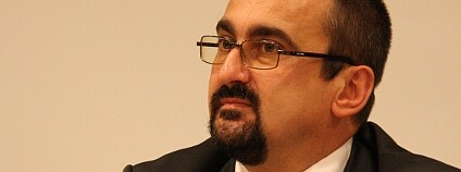 "Odešli komunisti, přišel Klaus a říkal úplně stejné nesmysly," uvádí o nedostatečné podpoře základního výzkumu europoslanec Pavel Poc. Foto: Jan Stejskal / Ekolist.cz "Odešli komunisti, přišel Klaus a říkal úplně stejné nesmysly," uvádí o nedostatečné podpoře základního výzkumu europoslanec Pavel Poc. Foto: Jan Stejskal / Ekolist.cz