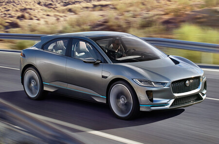 Baterie budou muset ještě zlevnit, aby šly ceny elektromobilů dolu. Na ilustračním snímku elektromobil Jaguar.