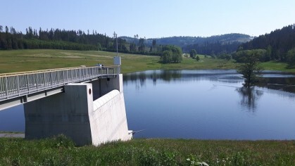 Suchá nádrž Jelení je součástí protipovodňových opatření na horním toku Opavy, stejně jako plánovaná přehrada v Nových Heřminovech.