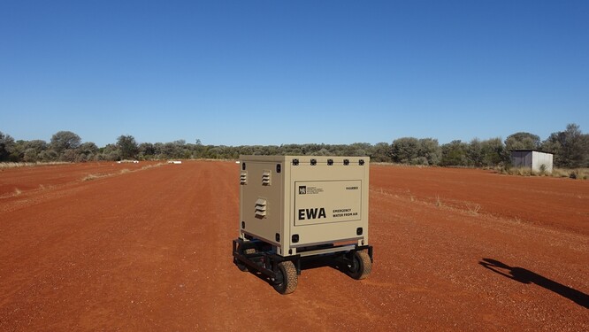 Mobilní provedení (EWA) zařízení na získávání vody z prostředí suchého vzduchu.