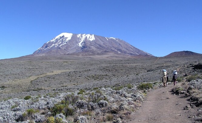 Nejvyšší hora Afriky - Kilimandžáro.