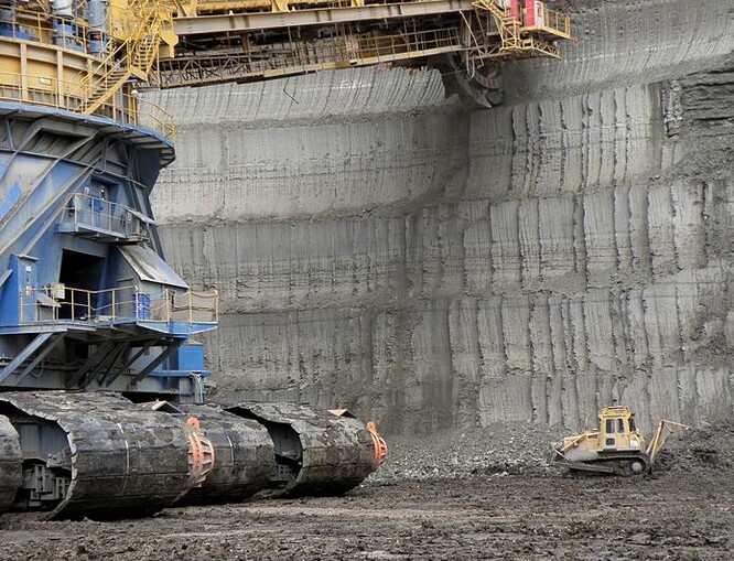 Povolení prodloužit těžbu v dole Bílina na Teplicku do roku 2035 dostaly Severočeské doly od Obvodního báňského úřadu ke konci letošního března, proti nepravomocnému rozhodnutí se hodlá odvolat organizace Greenpeace.