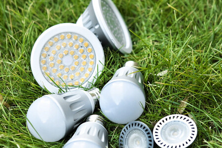 Nestačí LED žárovky nafotit na trávě. K posouzení toho, jak moc jsou ekologické, se musí dojít jinak.