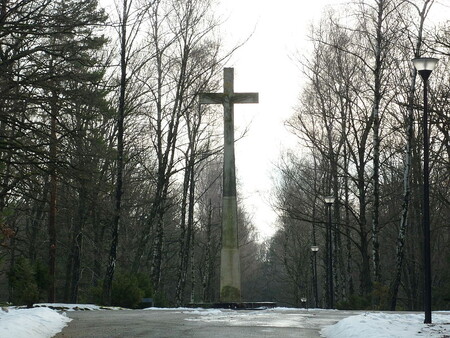 Lesní hřbitov založil Tomáš Baťa počátkem 30. let minulého století, nyní na něm roste několik tisíc stromů