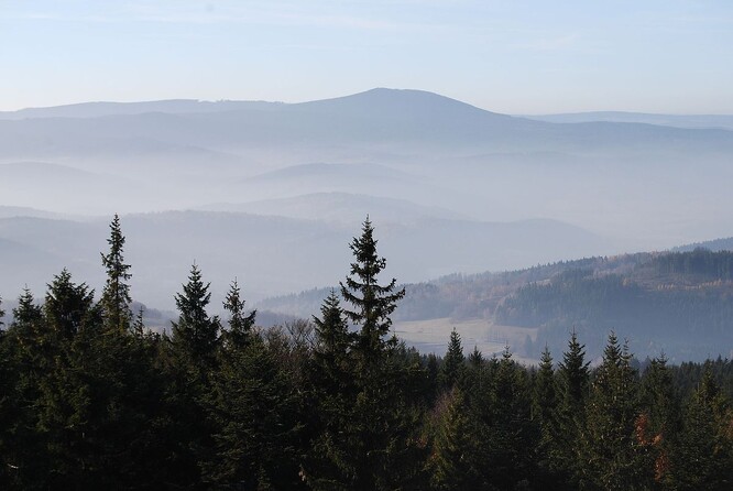 Boubínský prales je třetí nejstarší přírodní rezervace v České republice. Vyhlášena byla v roce 1858. Na fotografii pohled na Boubín z rozhledny Libín.