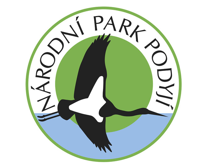 Čáp černý na řekou. Autorem loga je Jan Dungel. Čáp černý na řekou. Autorem loga je Jan Dungel.