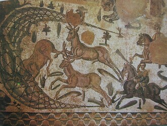 O úbytek zvěře v severní Africe, ale i evropských lesích se postarala již v římském období neustálá potřeba zvířat pro hry v cirku. Mozaika znázorňující lov zvěře pro římské hry z Piazza Armerina na Sicílii, 3.-4. st. n. l.