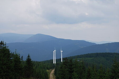 Na ilustračním snímku větrné elektrárny na Medvědí hoře.