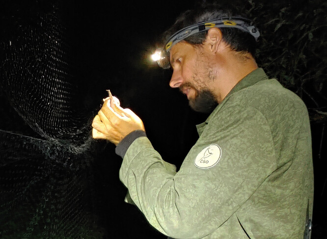 Správce ptačího parku Josefovské louky Břeněk Michálek. Správce ptačího parku Josefovské louky Břeněk Michálek.
