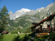 Mont Blanc z italské obce Planpincieux