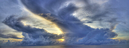 Mraky nad Indickým oceánem. Foto: Owen Shieh/University of Hawaii
