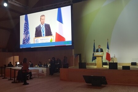 Přijetím účinné, trvalé a spravedlivé smlouvy zde v Paříži vyjádříme naši odpovědnost vůči současným i budoucím generacím, uvedl ministr ve svém proslovu