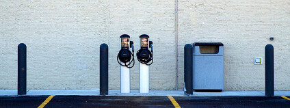 Dobíjecí stanice pro elektromobily Foto: Kevin Zolkiewicz Flickr