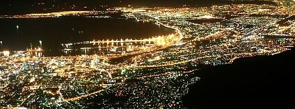 Kapské město v noci. Foto: LaertesCTB/Flickr