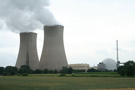 Kdo zaplatí definitivní uzavření německých jaderných elektráren? V mači mezi spolkovou vládou a elektrárenskými společnostmi padlo minulý měsíc několik povedených úderů. Na snímku jaderná elektrárna v německém Grohnde.