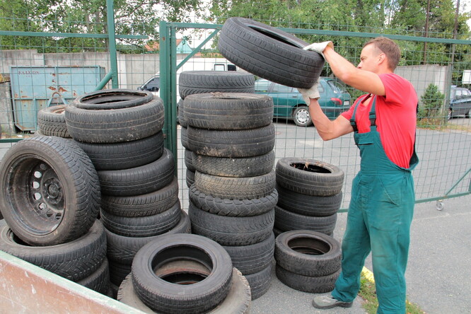 Vybraná sběrná střediska odpadu v Brně odebírají staré pneumatiky zdarma