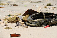 Borneo odpady na pláži