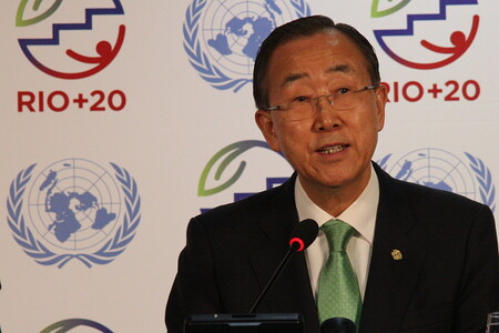 „Já bych byl také radši, kdybychom měli ambicióznější dohodu. Ale musíme chápat, že jednání byla velmi složitá,“ řekl novinářům ve středu těsně po zahájení konference generální tajemník OSN Pan Ki-mun