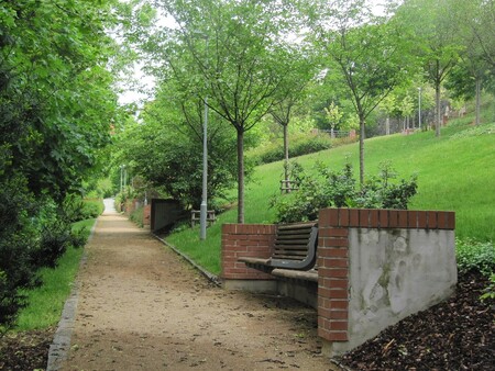 Udržované městské parky, tak jak je známe, vznikly v 19. století otevřením soukromých zahrad veřejnosti a byly určeny k promenádě především vážených měšťanů.