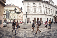 lidi na ulici v Praze