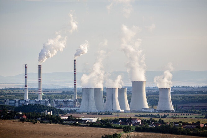 Ilustrační snímek uhelné elektrárny Počerady.