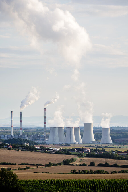 Studenti by rádi viděli konkrétní kroky české vlády vedoucí ke snižování emisí, například uzavření nejšpinavějších elektráren nebo zachování limitů těžby hnědého uhlí. Na snímku elektrárna Počerady.