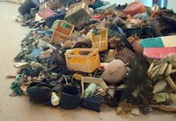 Hromada plastového odpadu nalezená na plážích 