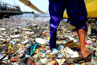 plastový odpad v moři