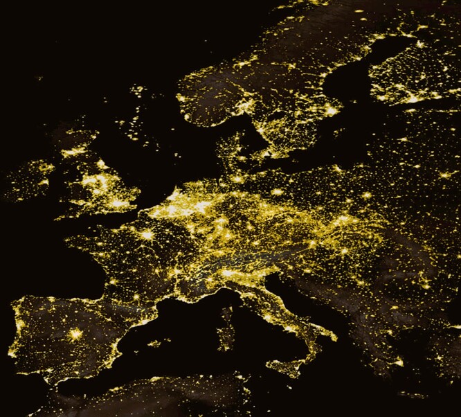 Pohled na noční Evropu.