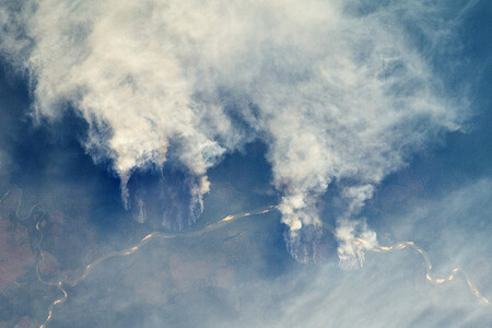 Národní ústav pro výzkum vesmíru letos v Brazílii registruje přes 70.000 požárů, které ohrozily převážně amazonský deštný prales, napsala agentura Reuters. /Ilustrační snímek