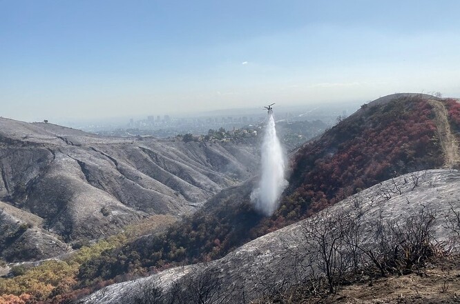 Američané se ještě pořádně nevzpamatovali z loňských požárů v Kalifornii, aby jim letos lehlo popelem už 2x větší území.