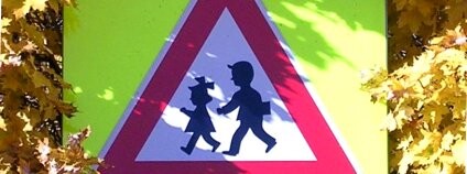 Dopravní značka upozorňující na nebezpečí nehody s dětmi. Foto: cs:ŠJů/Wikimedia Commons Dopravní značka upozorňující na nebezpečí nehody s dětmi. Foto: cs:ŠJů/Wikimedia Commons