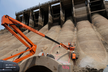 Zahájení prací na odstranění přehrady Vezins.