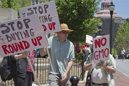 Protest proti roundupu a GMO v americkém Asheville.