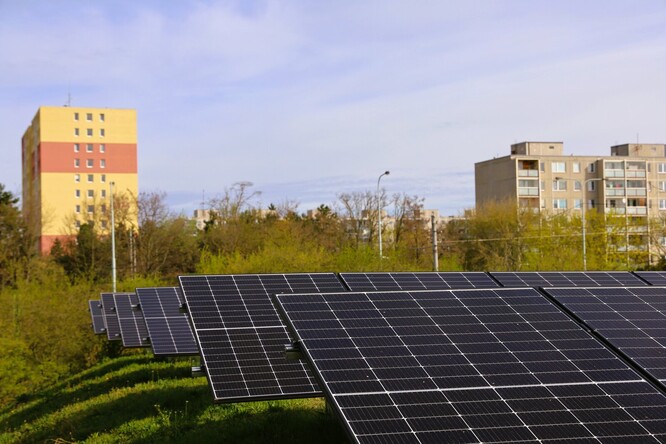 Na patnácti vodárenských objektech po celém území hlavního města a v Káraném se letos objeví fotovoltaické elektrárny.