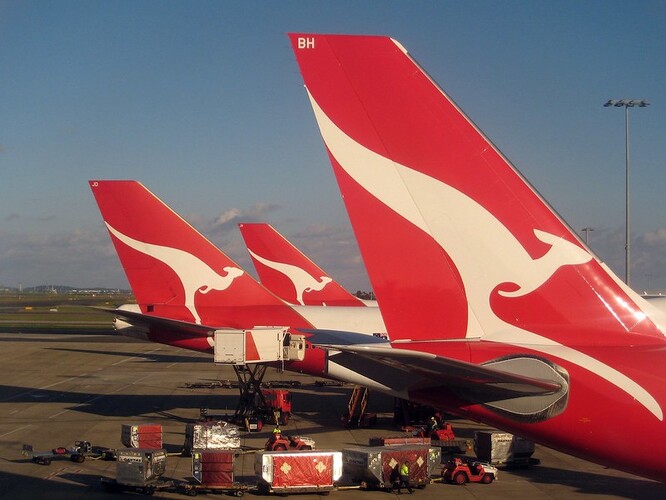 Australské aerolinky Qantas musely kvůli pandemii zaparkovat svou letku obřích strojů Airbus A380 v kalifornské Mohavské poušti. Ilustrační foto