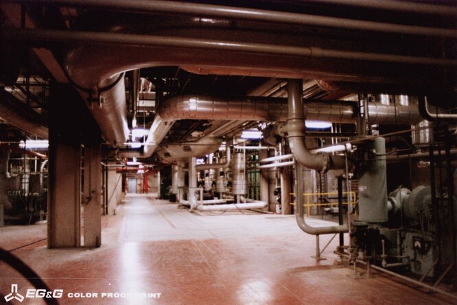 Potrubí v elektrárně Three Mile Island. Snímek byl pořízen 3. dubna 1979.