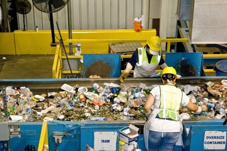Experti z newyorské Columbia university (CU) se nyní pozastavují nejen nad příčinami momentálně nefunkčního recyklačního systému, ale také nad možným řešením.