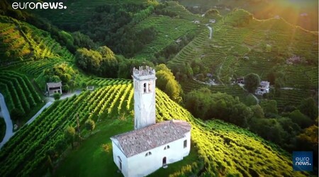 Na seznam světového dědictví UNESCO v neděli přibyla kopcovitá krajina mezi městy Conegliano a Valdobbiadene na severovýchodě Itálie, z níž pochází nejkvalitnější šumivé víno prosecco.