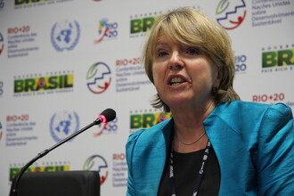 Podle Barbary Stockingové, výkonné šéfky organizace Oxfam, byly hlavním důvodem, proč konference Rio+20 neuspěla, peníze