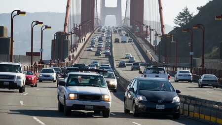 V USA dnes brázdí silnice na 250 milionů osobních automobilů. Ty jsou odpovědné za 60 % emisí dopravy. Dalších 23 % připadá na 11,5 milionů kamionů, trucků. Letecká přeprava osob a materiálu pak přispívá nějakými 9 % emisí skleníkových plynů. / Ilustrační foto