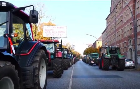 Kolem 3500 traktorů se včera zapojilo v Hamburku do protestu zemědělců z celého severního Německa proti novým nařízením v oblasti ekologie. / Ilustrační foto